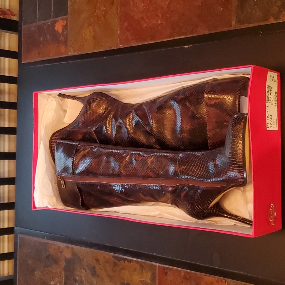 Women's Faux Snakeskin Boots